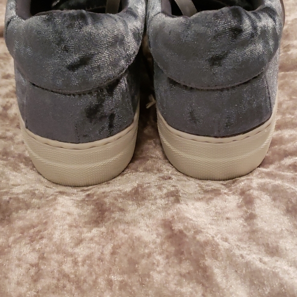 Sneakers - Picture 5 of 8